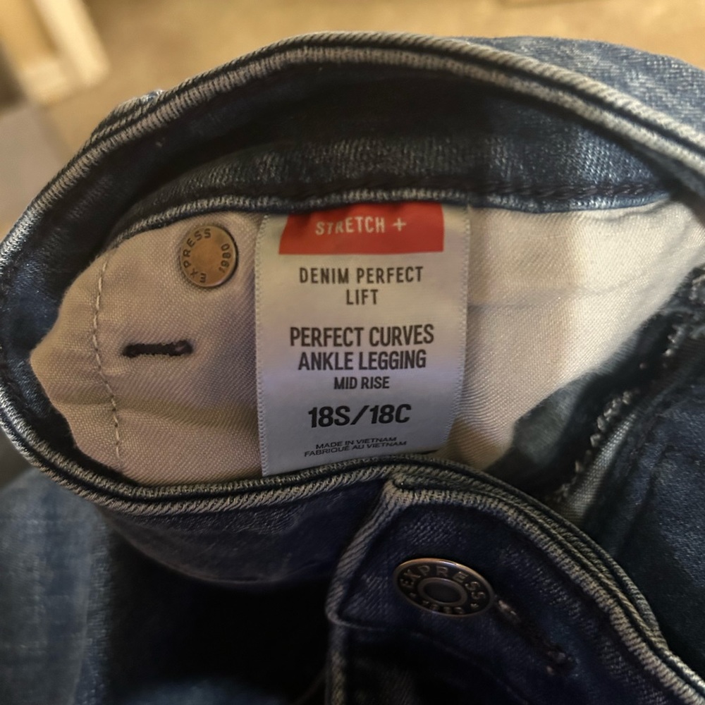 Plus Size Express Jeans - Picture 4 of 4